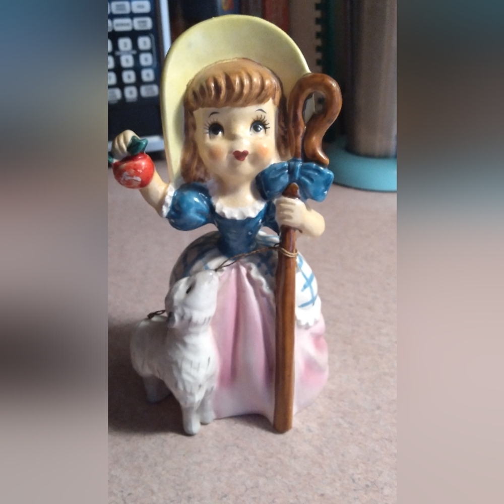 Vintage Enesco imports figurine